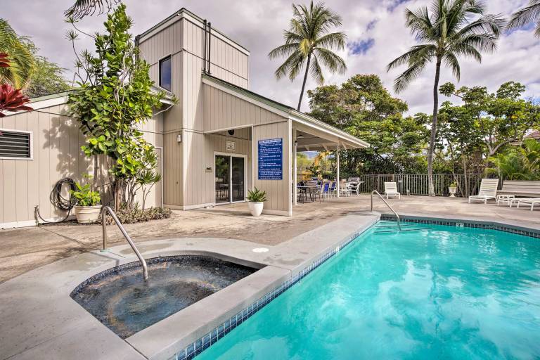 Top-Floor Kailua Bay Resort Condo w/ Ocean Views! — photo 2