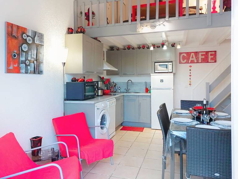 Vacation home with grill & terrace — photo 5