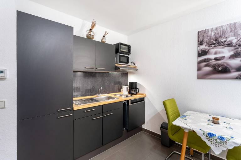 Apartment with patio & garden | Garden view — photo 4
