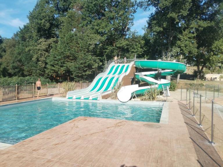 Lovely mobile home with patio & pool | Dogs allowed — photo 2