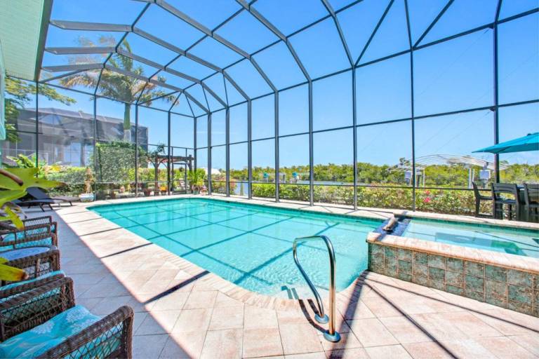 5-Bedroom Family Beach & Pool House on Bonita Beach Sleeps 11 — photo 2
