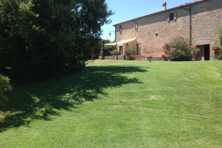 Villa with garden, BBQ & private pool — photo 3