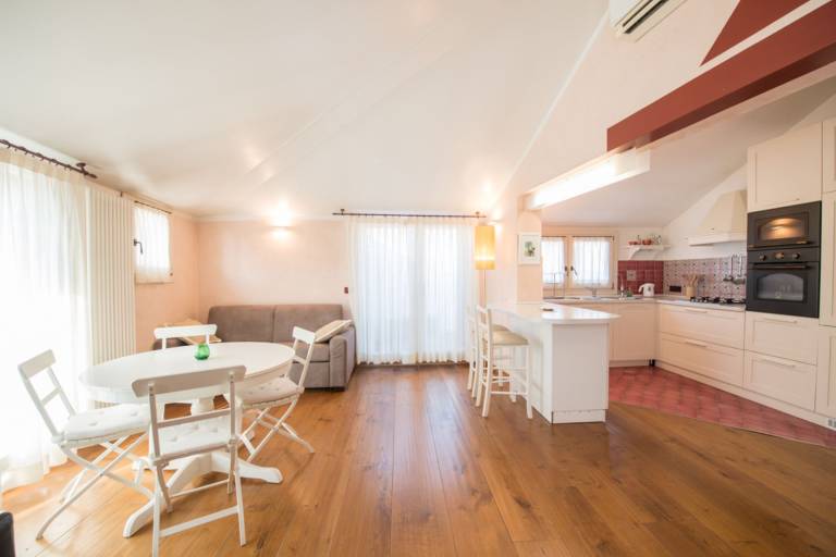 Holiday apartment with hot tub & patio | Close to Rialto Bridge in Venice