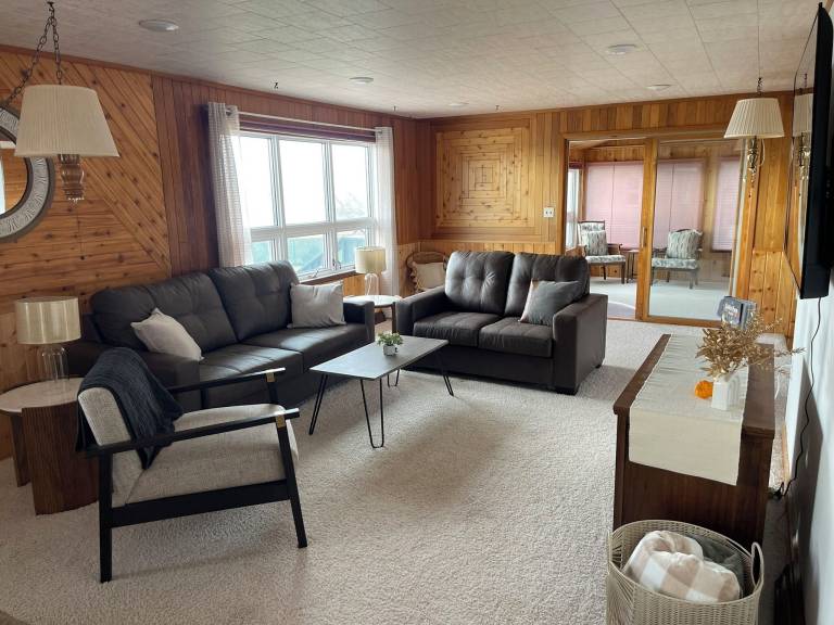 House Devils Lake