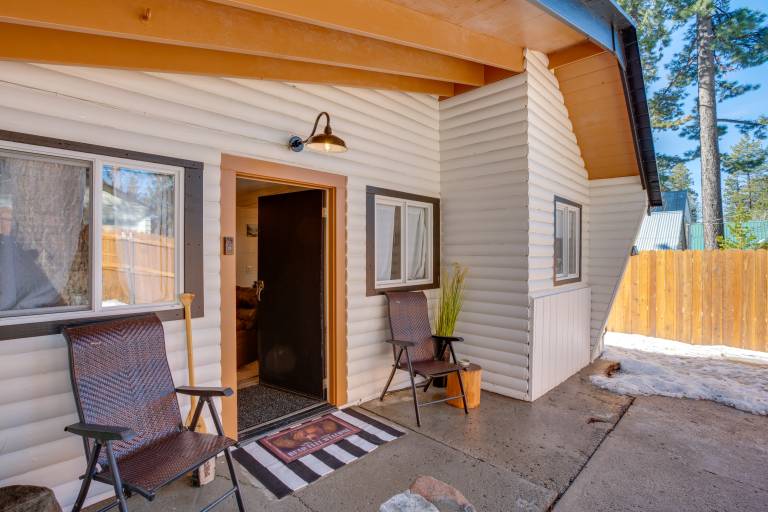 Walk to Beach: Dog-Friendly Cabin in Glenbrook! — photo 3