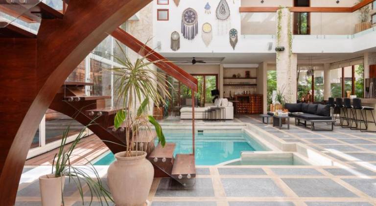 Villa with pool & hot tub — photo 3
