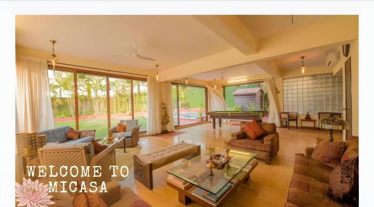 Villa with pool & yard in Khandala