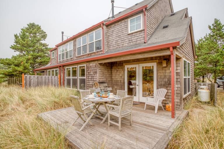 House  Pacific City
