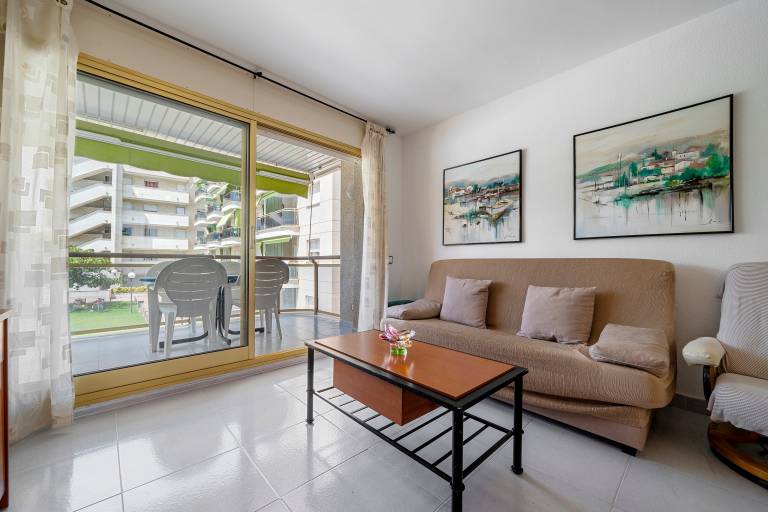 Fully equipped rental apartment with fast internet, pool & garden | Garden view | Next to the beach | Pets are welcome — photo 2