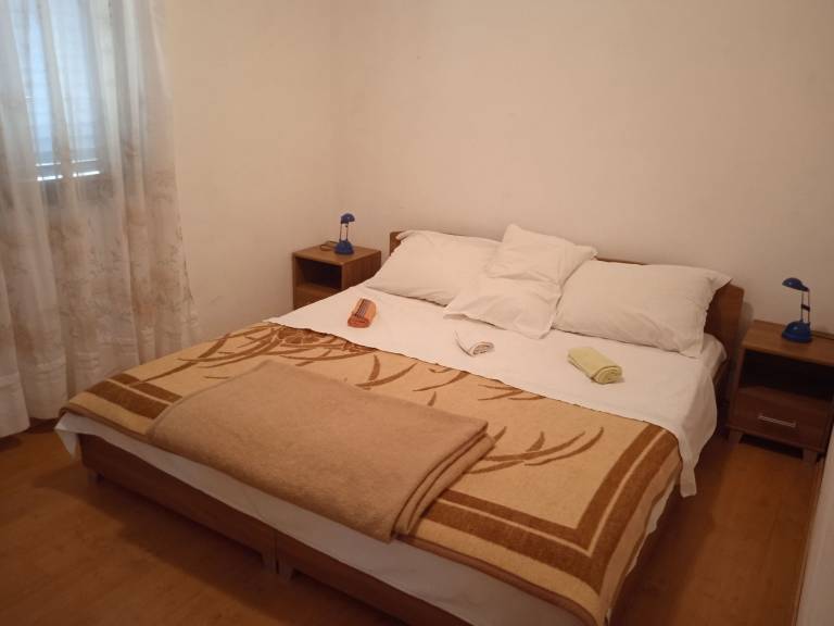 Holiday apartment with terrace, barbeque & yard in Zadar