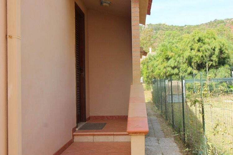 Apartment with yard & patio | Beach nearby | Pets allowed — photo 2
