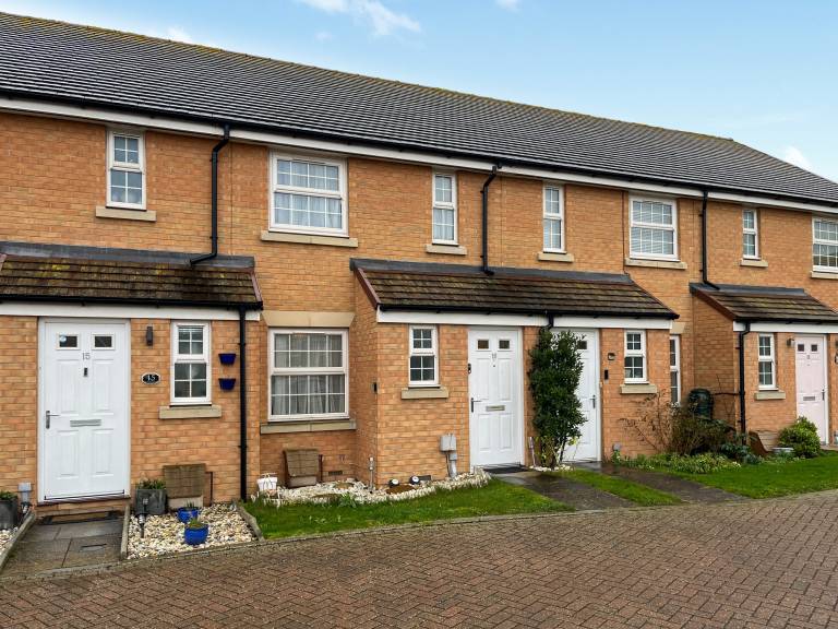 Family-oriented wonderful cottage with yard | River view | Pets are welcome in Margate