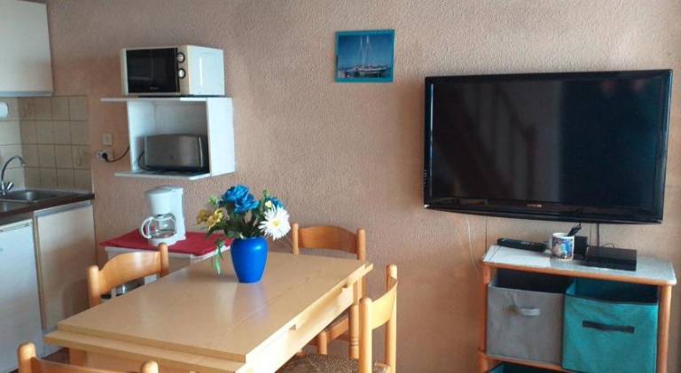 Apartment with 2 rooms for 6 persons — photo 3