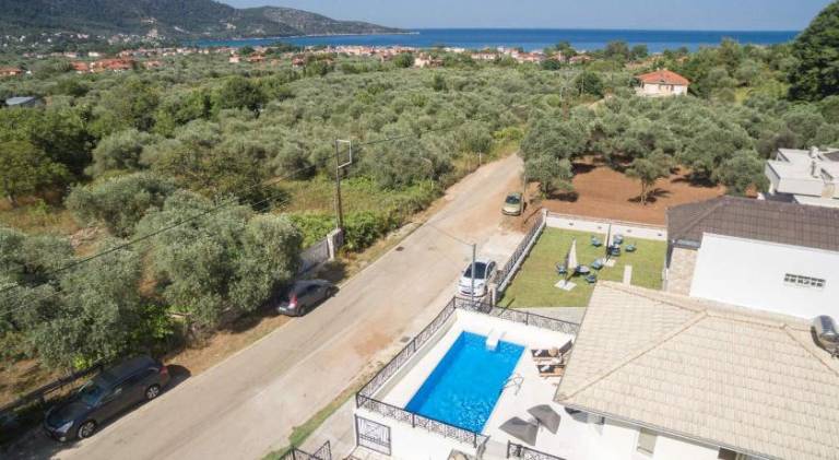 Villa with private pool & terrace | Pets allowed — photo 4