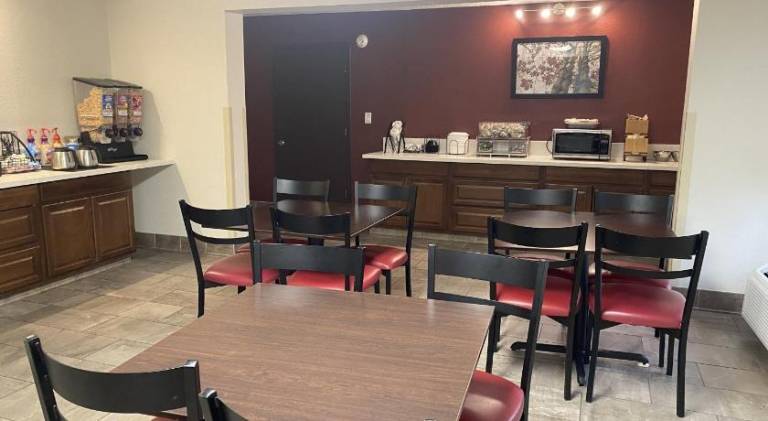 Red Roof Inn Roanoke Rapids — photo 4