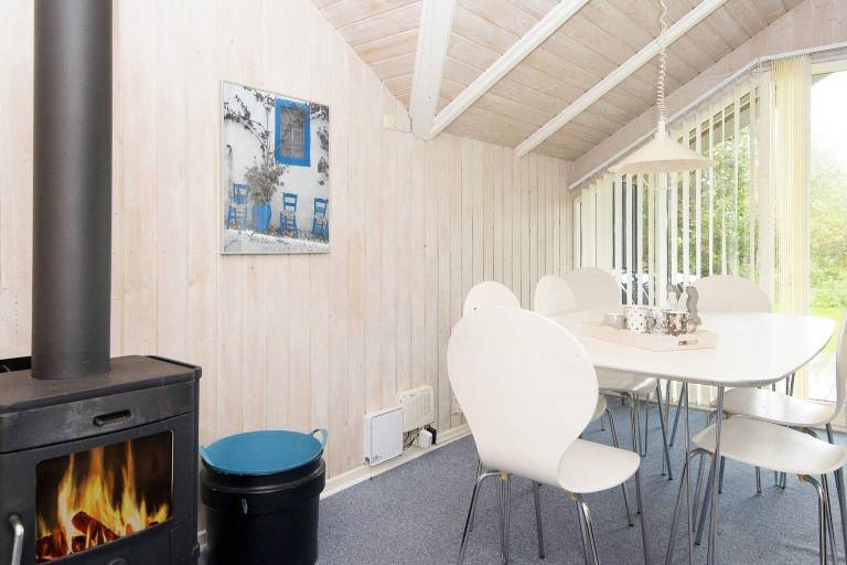 Vacation home with sauna, terrace & garden — photo 4