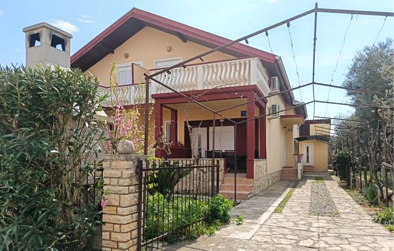 Maisonette-Wohnung  Nin