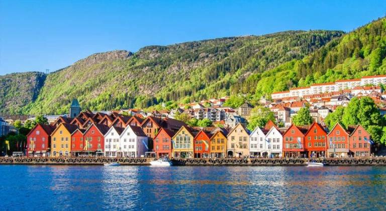 DINBNB Apartments l 50m to Bryggen l Multiple Apts l Balcony l View l Fireplace — photo 5
