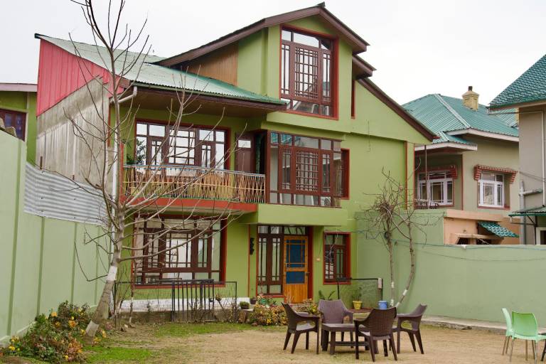 Villa with barbeque & yard in Srinagar