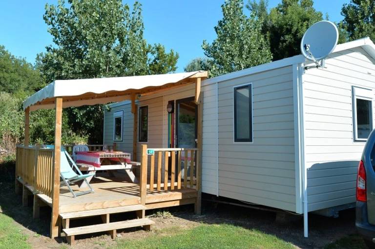 Family-oriented camping suite with patio, pool & yard | Pet-friendly — photo 3