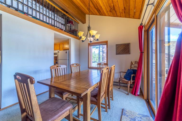 Snowcreek 1+Loft Corner, Upstairs, Mtn Views & WIFI, Apple TV — photo 5
