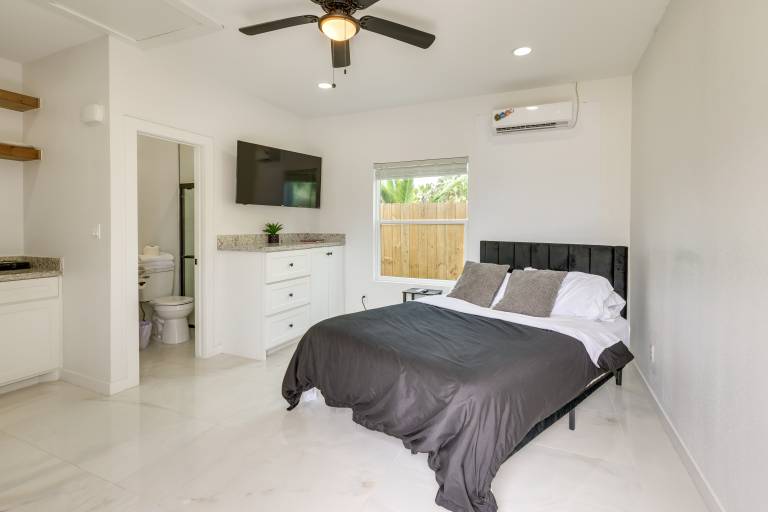 Walkable Studio w/ Pool in South Padre Island! in South Padre Island, TX
