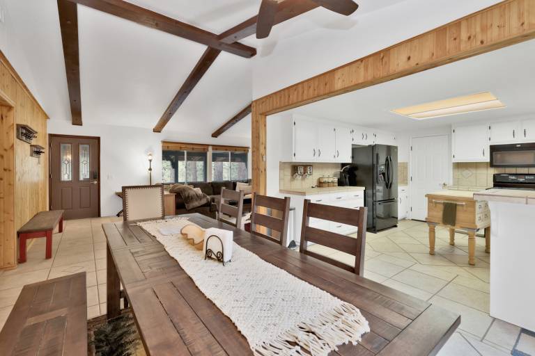 Cabin with hot tub | Lake view — photo 4