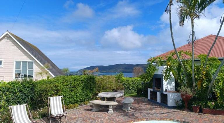 Guinea Fowl Lodge - Lagoon & Heads View B&B, Central Knysna — photo 3