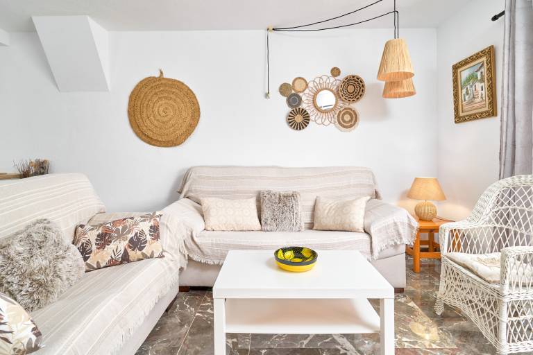 Fully equipped lovely holiday apartment with fast internet & patio | Mountain view | Close to the beach | Dogs allowed — photo 4