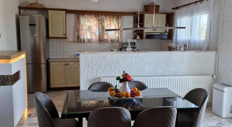 Rental apartment with BBQ, terrace & yard — photo 4