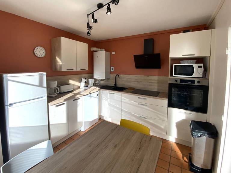 Ground floor apartment with direct beach access, parking and WIFI in Trégastel — photo 4