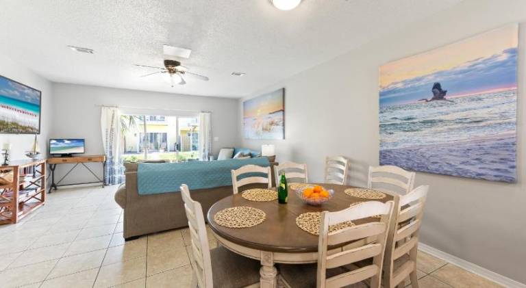 Vacation home with pool | Pet-friendly — photo 3