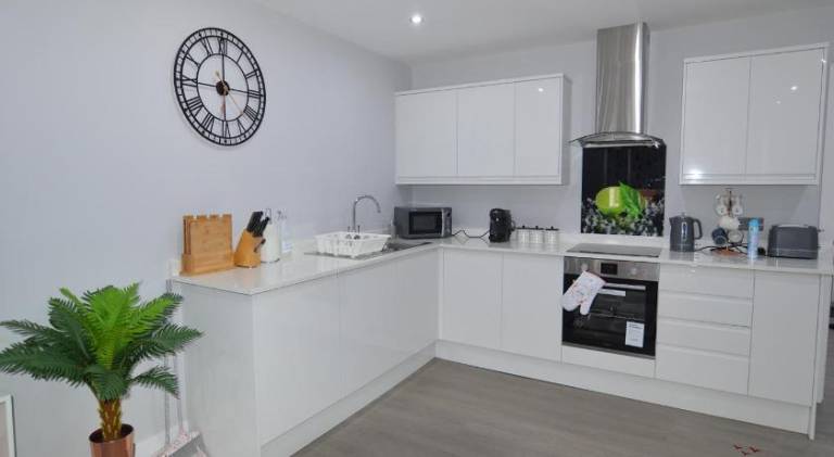 Luxury Central Self Contained Flat by CozyNest — photo 3