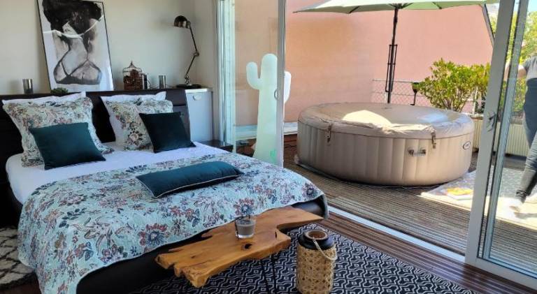 Rental apartment with jacuzzi in Granville