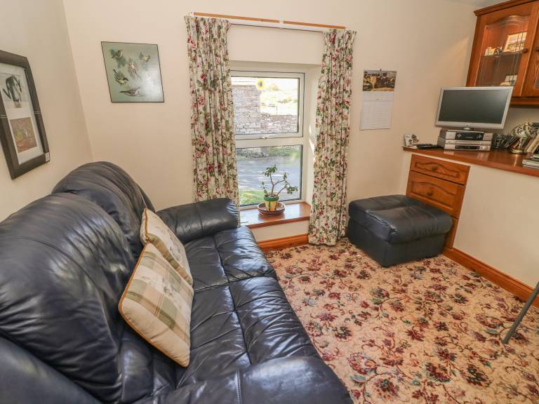 Children-friendly cottage with yard & patio | Pets are welcome — photo 5