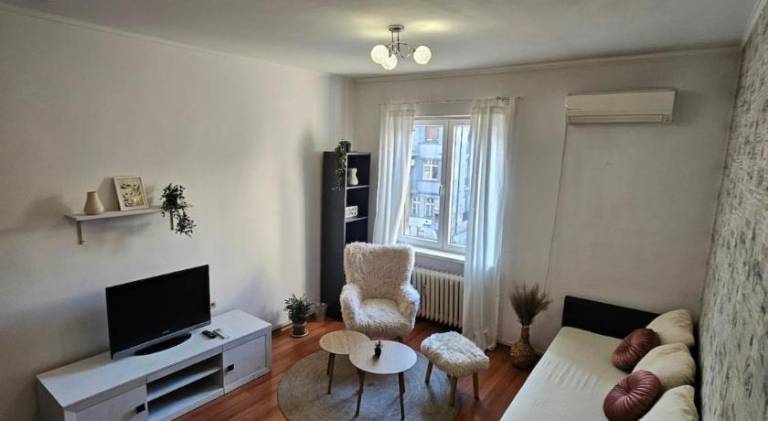 Apartment | Close to Alexander Nevsky Cathedral | Pets are welcome — photo 2