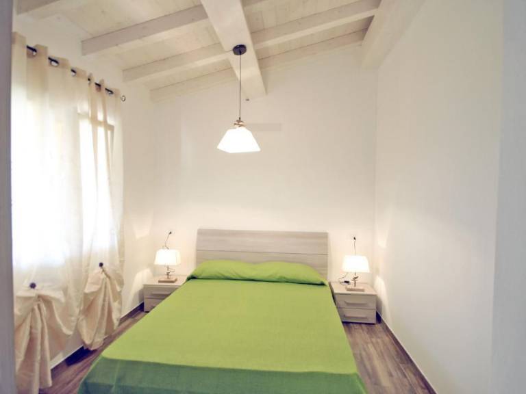 Apartment with terrace, yard & BBQ | Sea view — photo 5