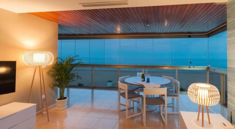 Holiday apartment with patio, pool & yard — photo 2