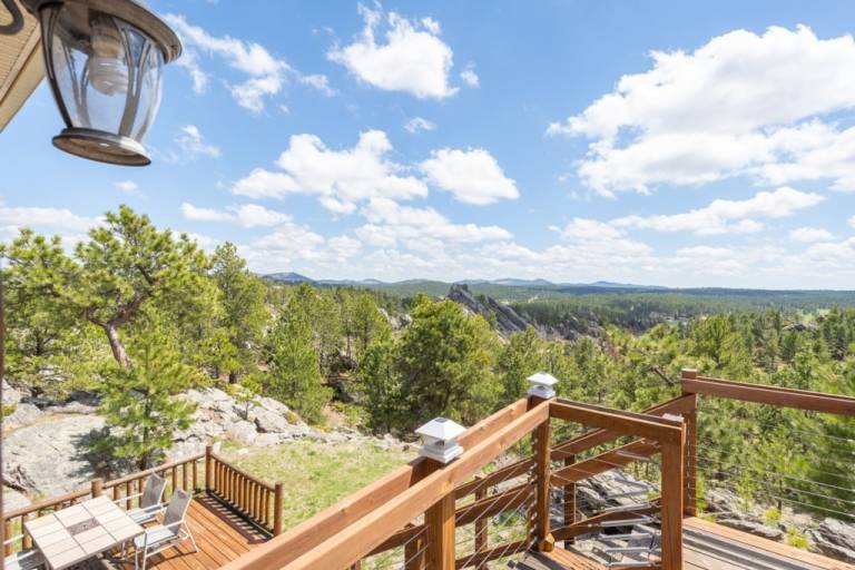 Lodging & Cabins in Custer - HomeToGo