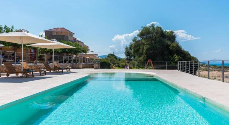Villa with pool, grill & patio | Good for workation | Pets allowed — photo 2