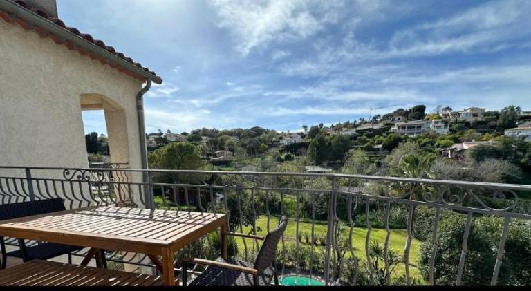 Holiday apartment with 4 rooms for 8 persons in Biot
