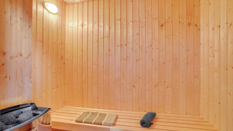 Children-friendly pleasant house with hot tub, private pool & BBQ | Pets are welcome — photo 4