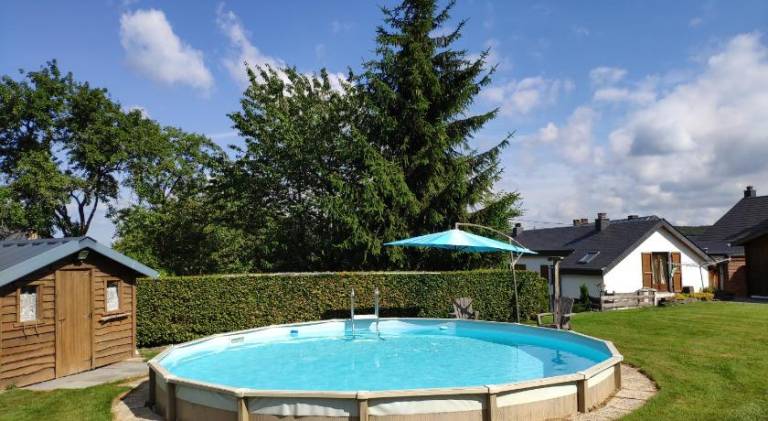 Vacation home with pool | Pet-friendly — photo 2