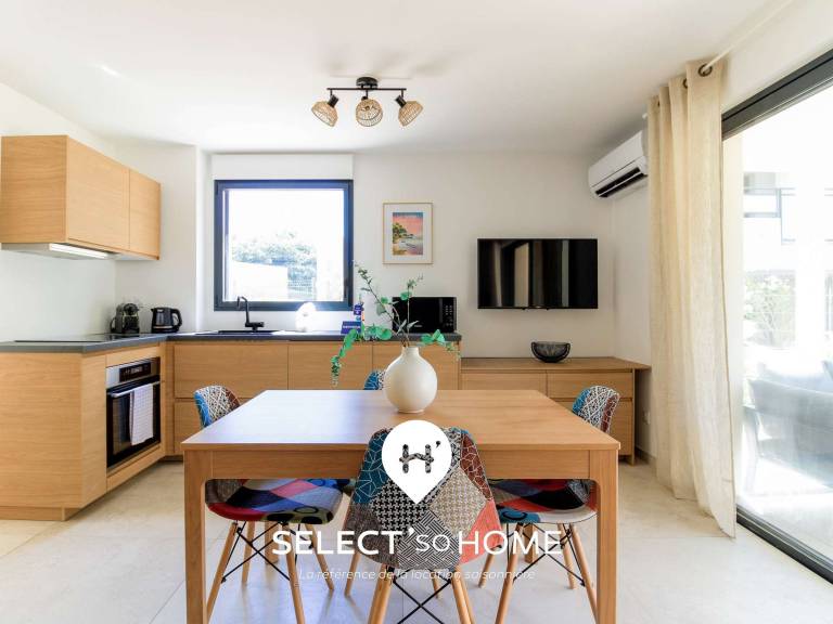 Apartment with pool in Bormes-Les-Mimosas