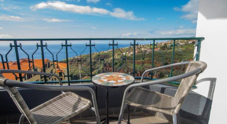 Beautiful holiday apartment with patio | Pet-friendly in Calheta