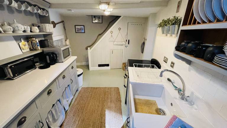 Family-friendly charming cottage with yard | City view | Pet-friendly — photo 5