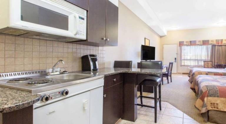 Ramada by Wyndham Pincher Creek — photo 3