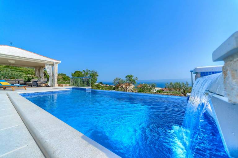 Villa Sun Garden - family friendly near city center and stunning beaches with two pools by MyWaycation — photo 2