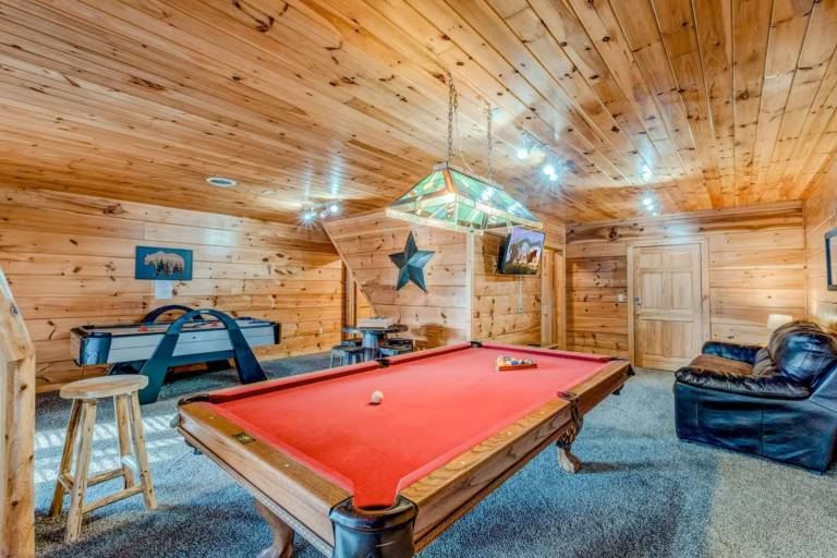 Nature's Hideaway - Retreat to Scenic Vistas, Hot Tub Soaks & Games Just 15 Minutes from Downtown! — photo 3