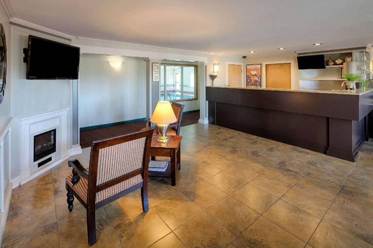 Red Lion Inn & Suites Sequim — photo 4